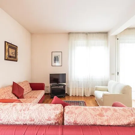 Royale Melody In - Near Centre Daire Ravenna