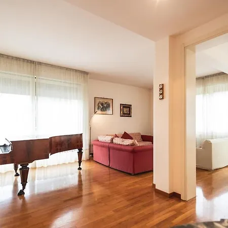 Royale Melody In - Near Centre Ravena
